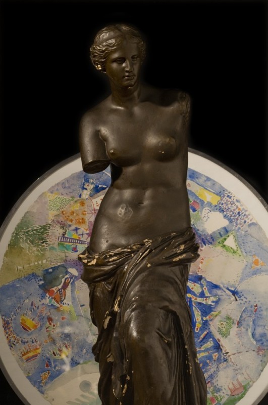 Black Venus feminine statue. Some pieces. Unique antique 